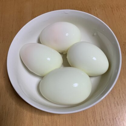 ゆで卵はいつも殻剥きでボロボロになるので、食べるのは好きだけど作りたくなかったものの１つ(^^;)綺麗に向けて節約にもなって感動！次からはこれで作ります！